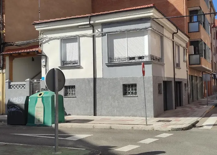 Savala House Nyaraló *